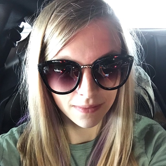 Meet your Posher, Amber - Picture 1 of 1